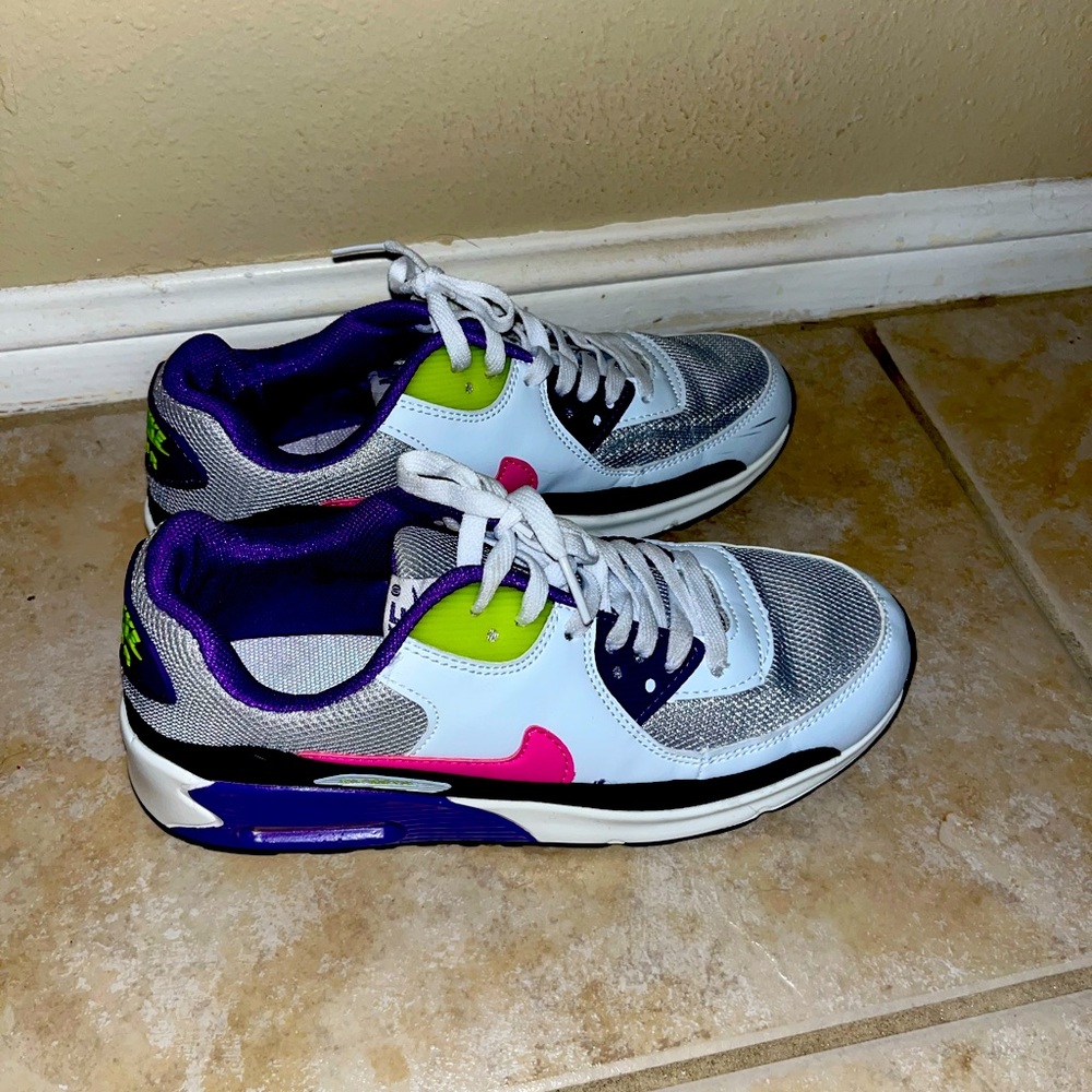 Vintage style women’s Nike Airmax